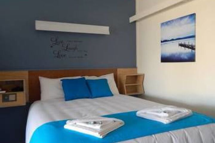 Room 6 of 71