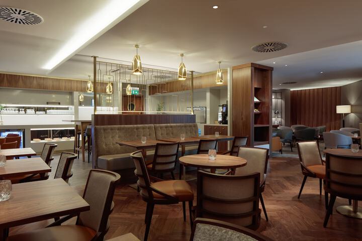Lounge 197 of 206