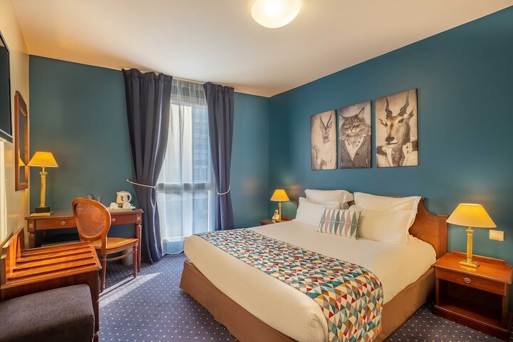 Room 12 of 38