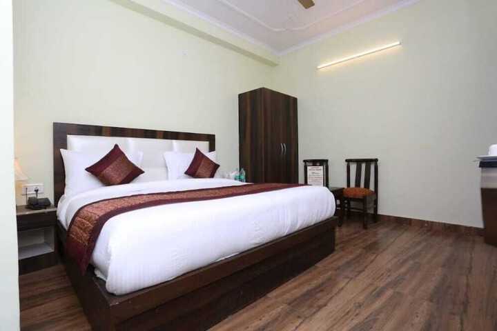 Room 3 of 8