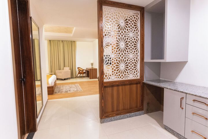 Room 3 of 73