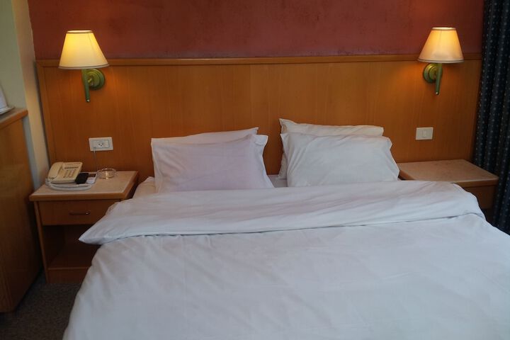 Room 6 of 45