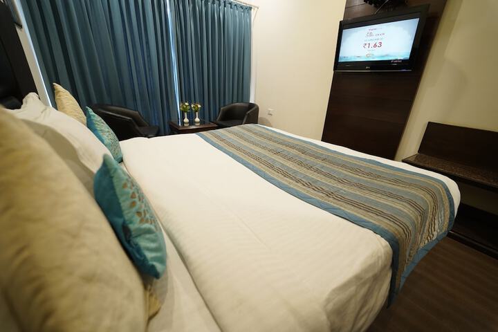 Room 8 of 31