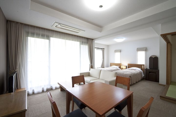 Room 12 of 24