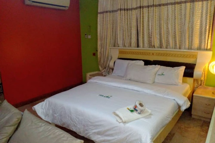 Room 10 of 17