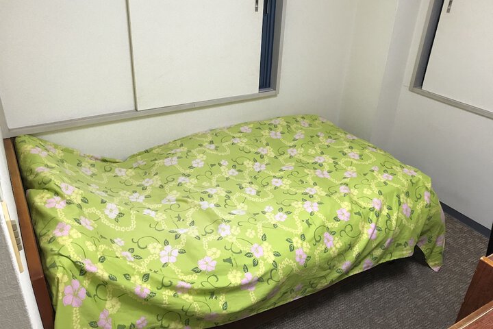 Room 8 of 15