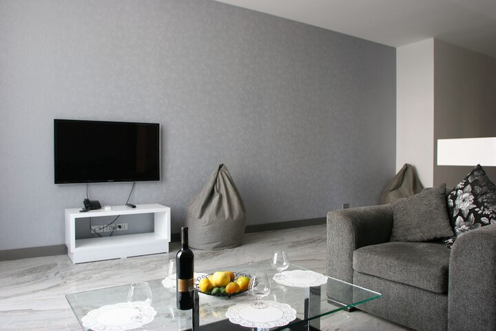 Room 5 of 32