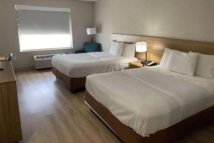 2 Queen Beds Accessible (2 of 6)