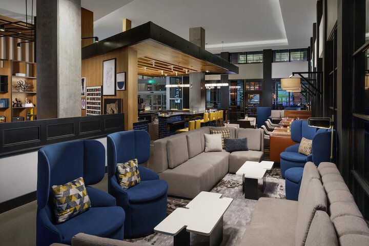 Lounge 71 of 90