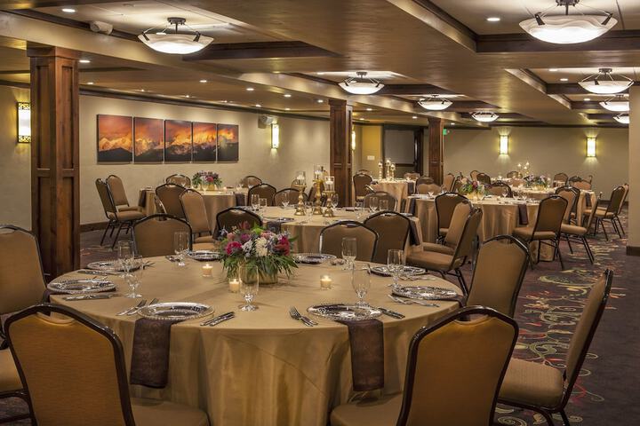 Ballroom/Hall 212 of 222