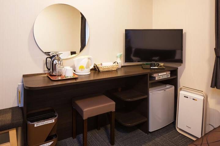Room 12 of 34