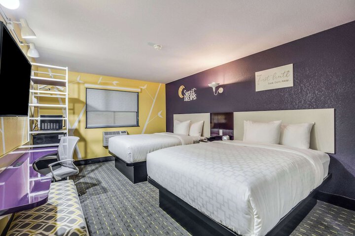 2 Queen Beds (5 of 12)