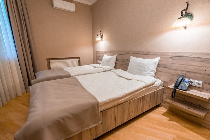 Room 32 of 86