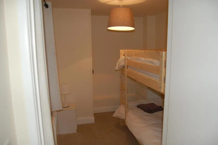 Room 4 of 11