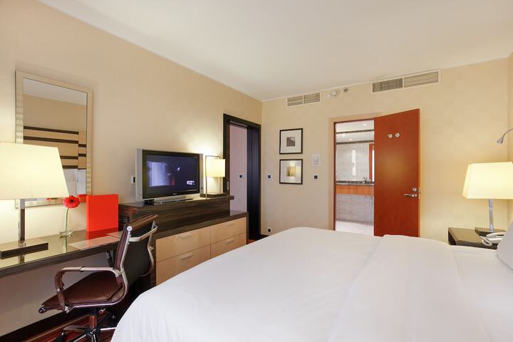 Room 3 of 64