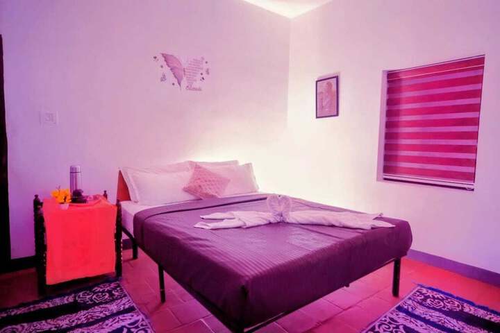 Room 12 of 100