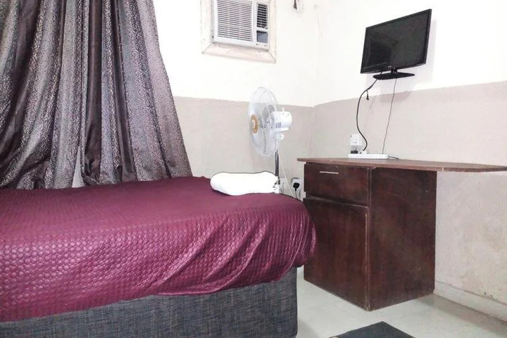 Room 8 of 18