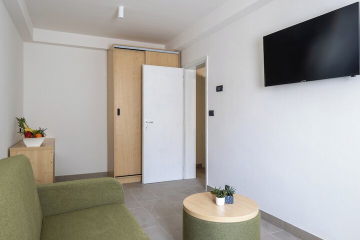 Room 14 of 24