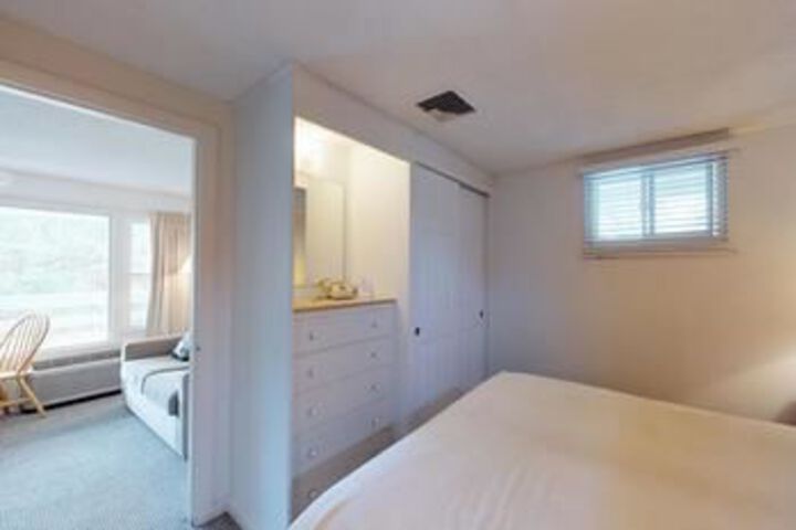 Room 30 of 171