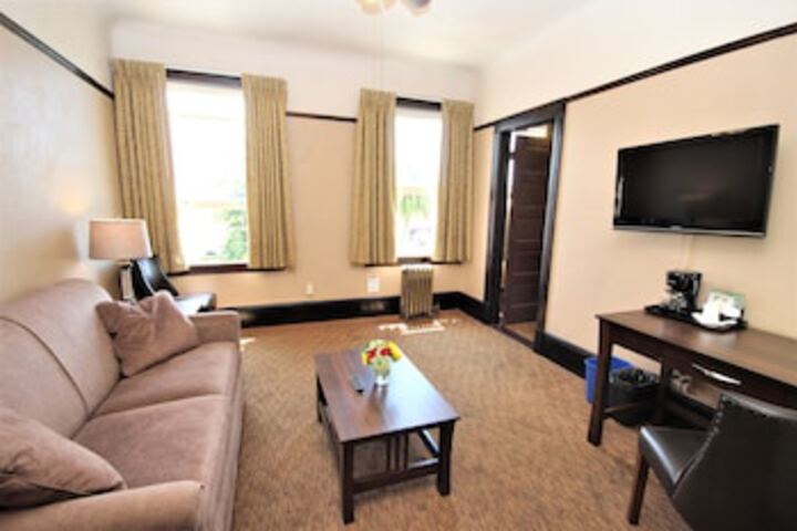 Room 43 of 153