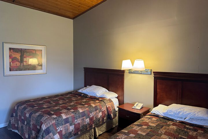 2 Queen Beds (7 of 13)