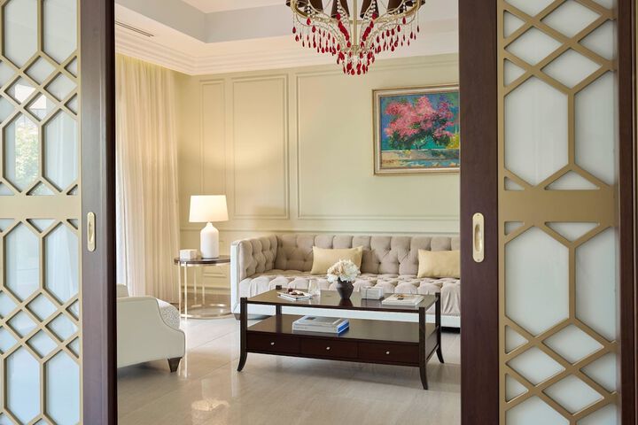 Room 169 of 400