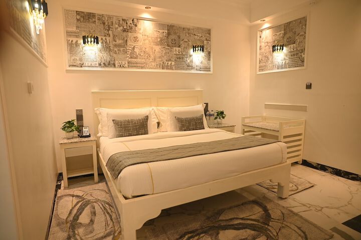 Room 9 of 37