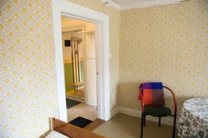 Room 5 of 18