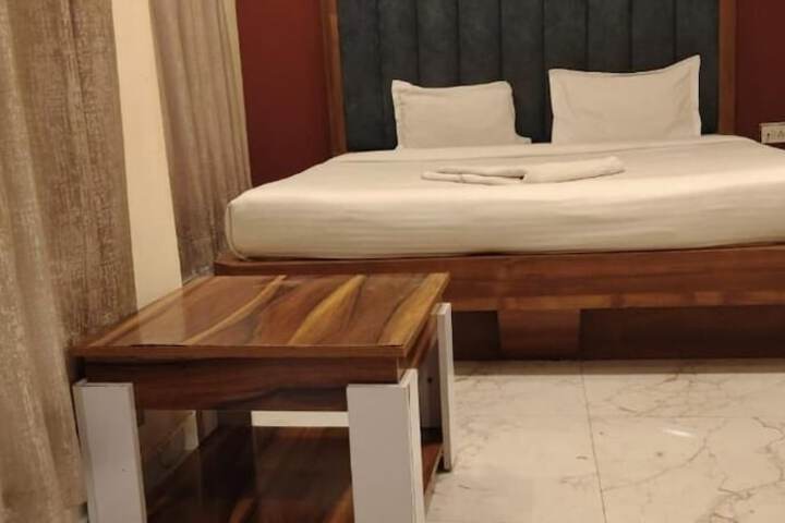Room 2 of 6