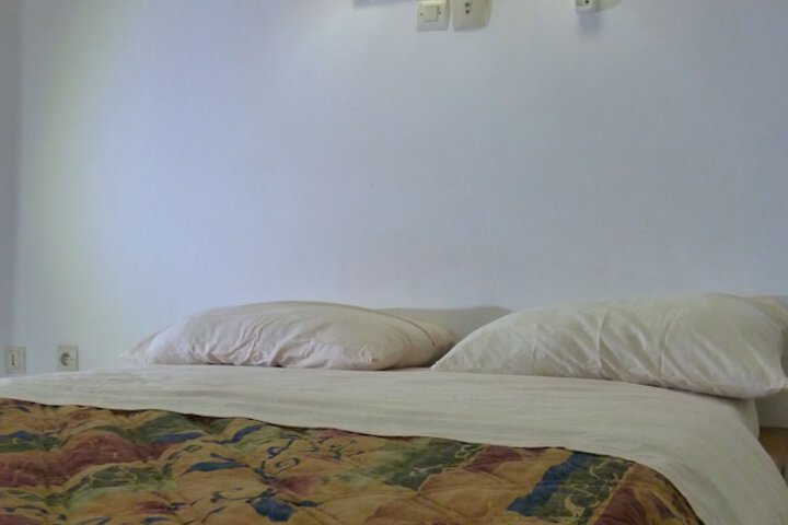 Room 16 of 72