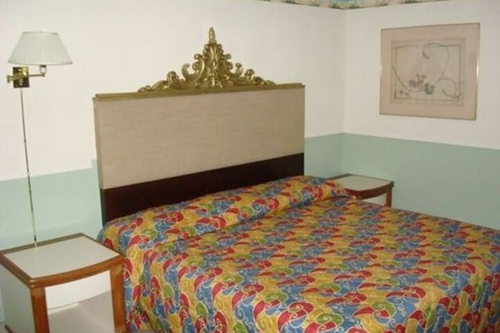 Room 12 of 63