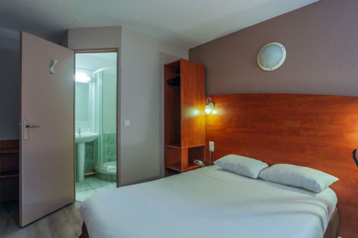 Room 14 of 32