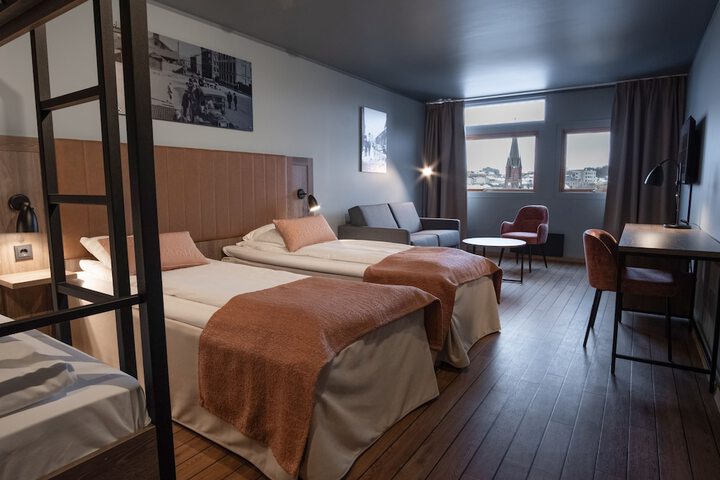 Room 43 of 78