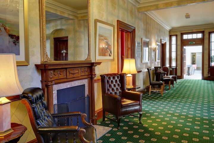 Entrance & Lobby