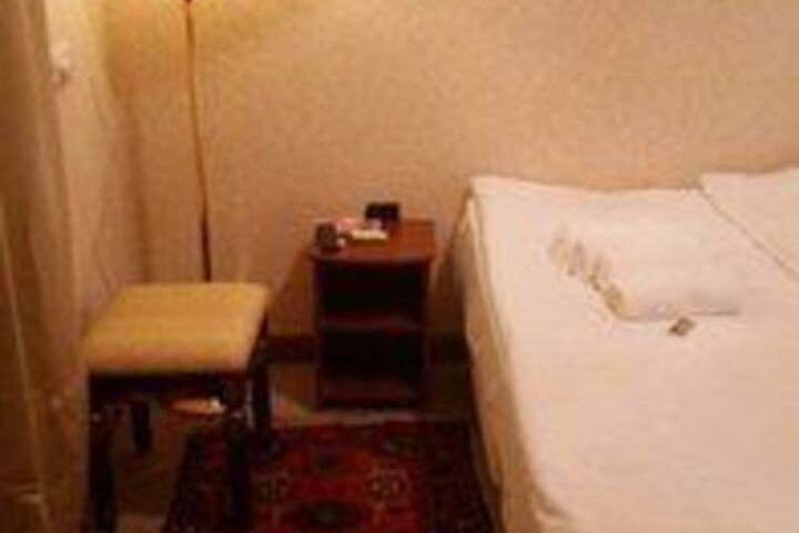 Room 27 of 65