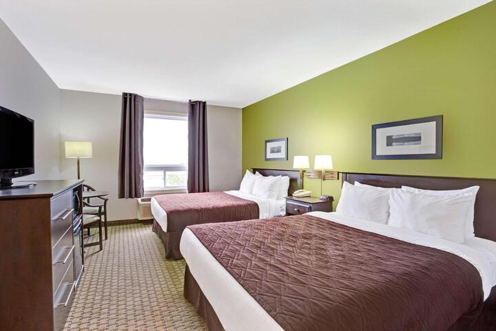 1 Queen Bed Accessible Room (6 of 32)