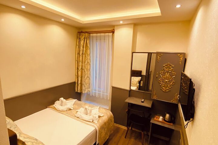 Room 6 of 75