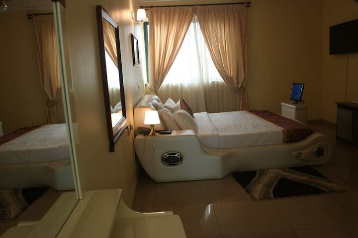 Room 22 of 37