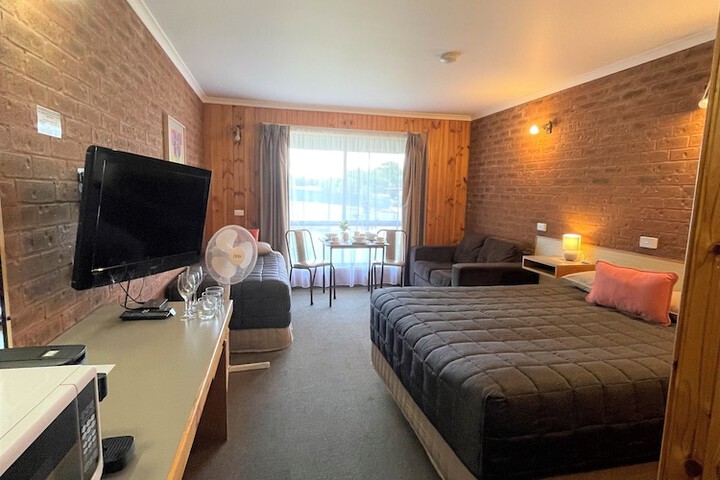 Room 6 of 30