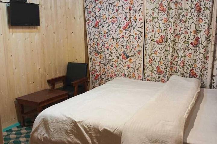 Room 8 of 23