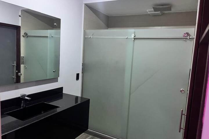 Room 9 of 14