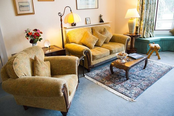Lounge 30 of 34