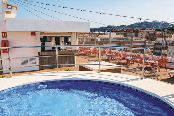 Hotel with Pool