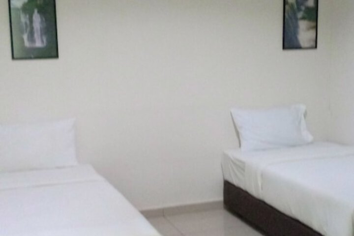 Room 11 of 69