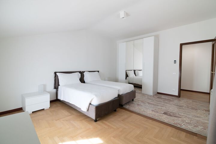 Room 8 of 95
