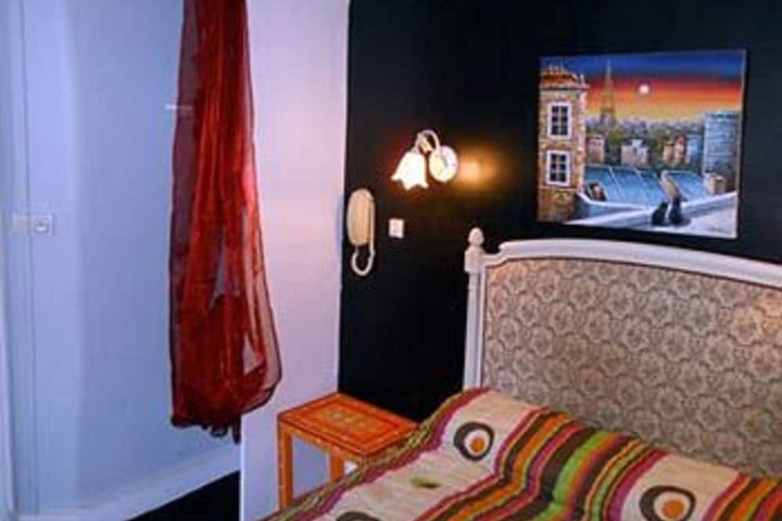 Room 10 of 30