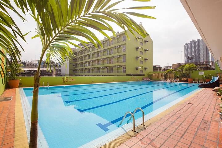 Hotel Pool