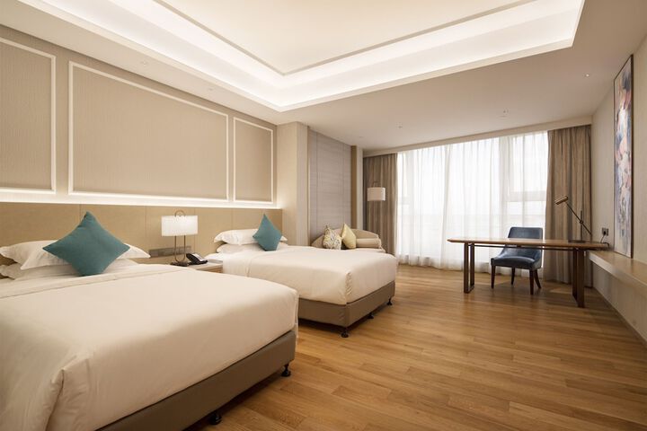 Room 4 of 28