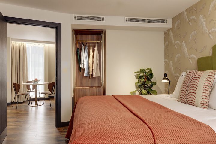 Room 11 of 27
