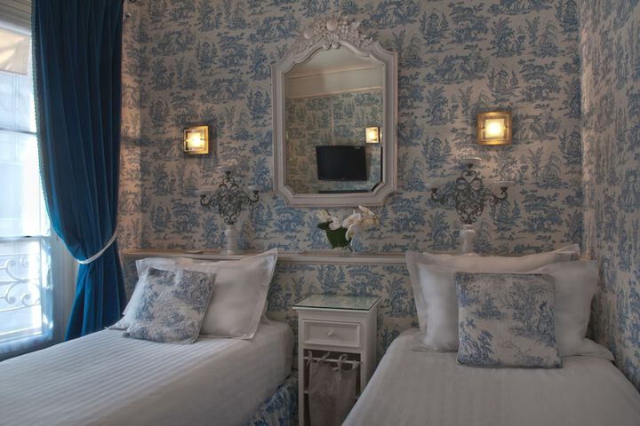 Room 7 of 40